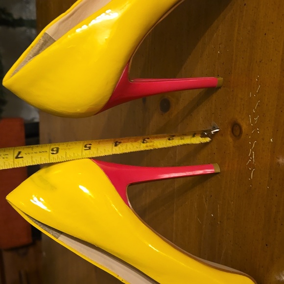 GUESS Sz 9 Peep-Toe Yellow Pumps w/Hot Pink Heels Built-in Platform w/flirt blue - Picture 6 of 10